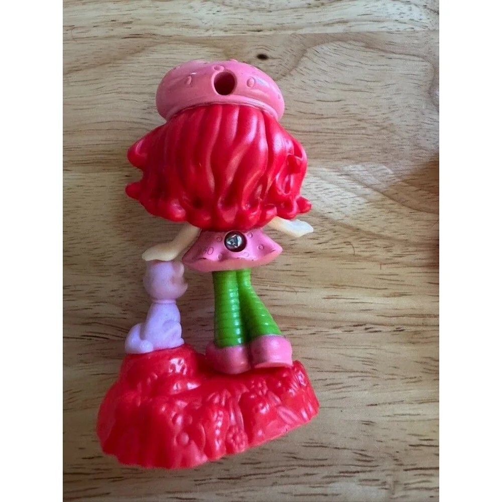 early-2000s Strawberry Shortcake figure lot of 4 figures plus two accessories